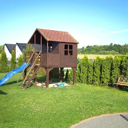 In Mit Grosser Terrasse Semesterbostad Rusinowo (Slawno)